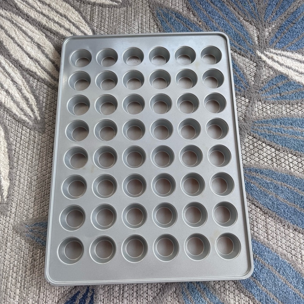 Baker’s Best Bake More‎ Bakeware 48 Cavity Mini Muffin Pan
#2105-1361